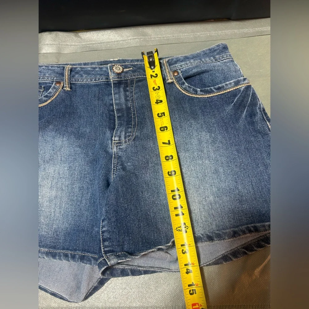 VTG Baccini Denim Shorts in Medium Blue size 12 EUC patch on back